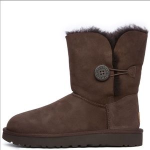 Ugg Brown Bailey Button size 7